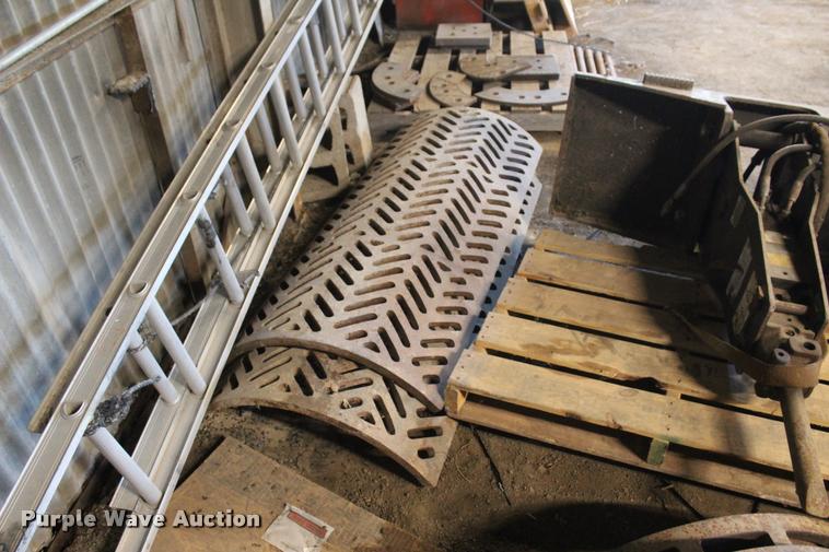 image for item L1997 2006 Diamond 1460B-41 tub grinder