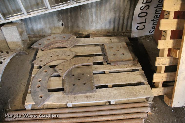 image for item L1997 2006 Diamond 1460B-41 tub grinder