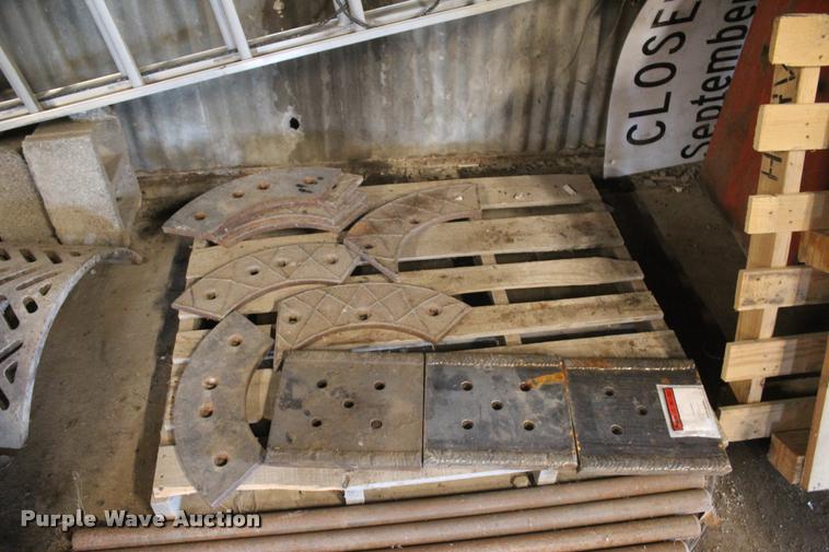 image for item L1997 2006 Diamond 1460B-41 tub grinder