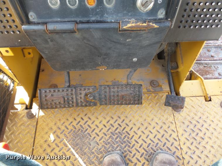 image for item L4566 1997 John Deere 450G LGP Series 4 dozer