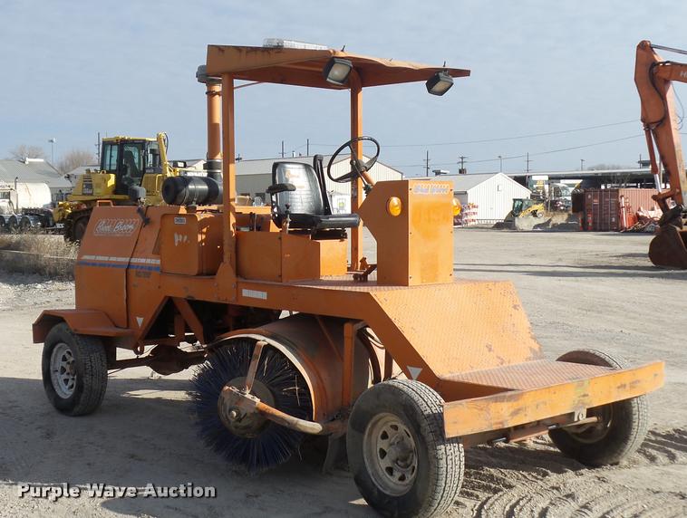 image for item L4567 1999 Broce Broom RC350 broom