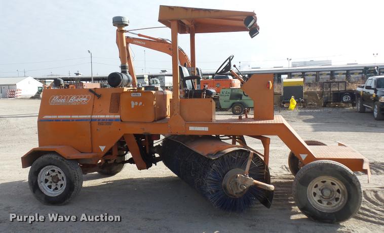 image for item L4567 1999 Broce Broom RC350 broom