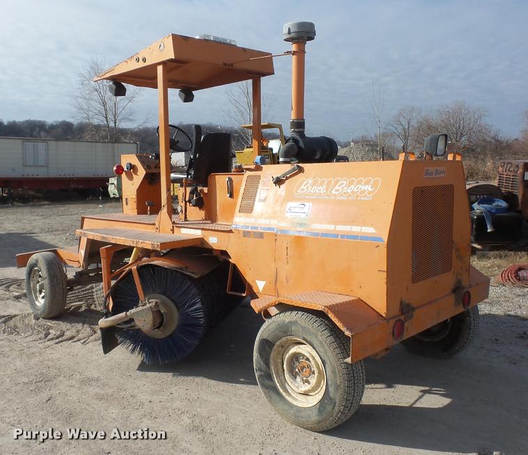 image for item L4567 1999 Broce Broom RC350 broom