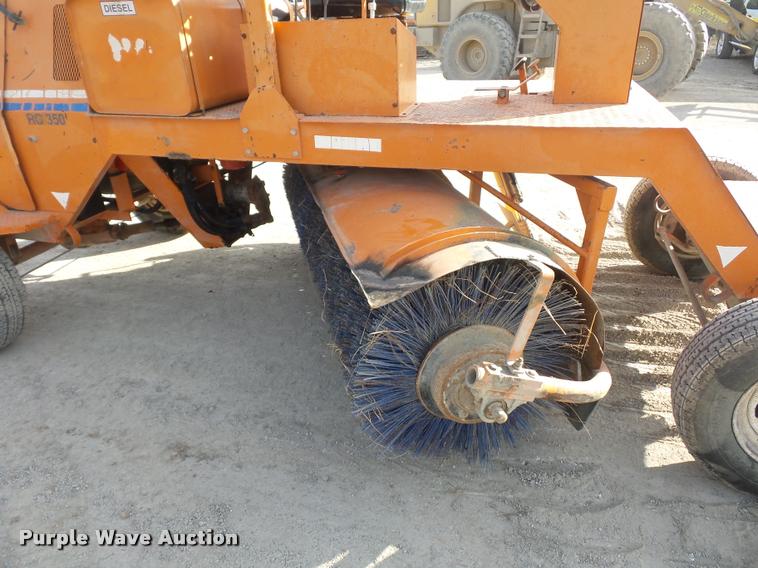 image for item L4567 1999 Broce Broom RC350 broom