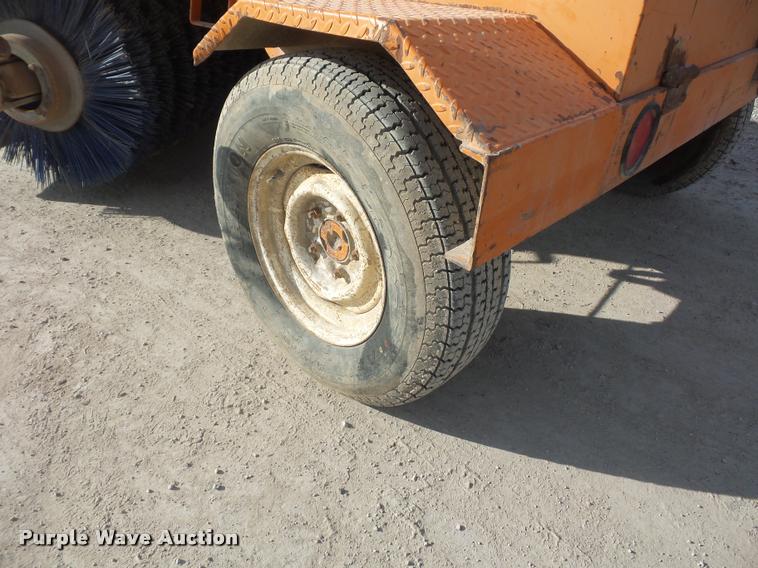 image for item L4567 1999 Broce Broom RC350 broom