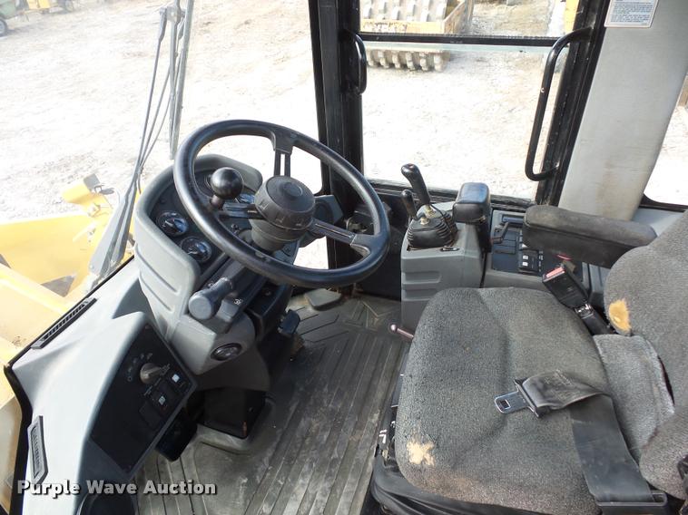 image for item L4570 2001 Caterpillar 928G wheel loader