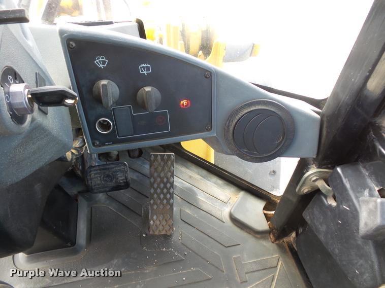 image for item L4570 2001 Caterpillar 928G wheel loader