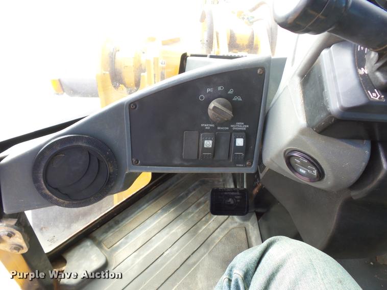 image for item L4570 2001 Caterpillar 928G wheel loader