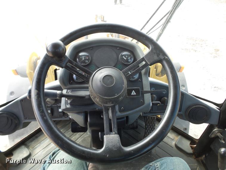 image for item L4570 2001 Caterpillar 928G wheel loader