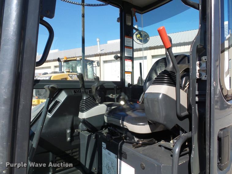 image for item L4584 2009 Komatsu PC55MR-3 compact excavator