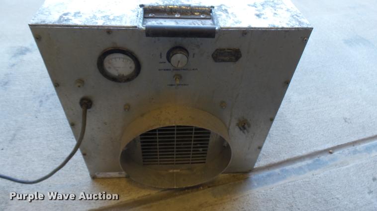 image for item AT9549 Mintie Omniaire 1000V hepa air filtration system