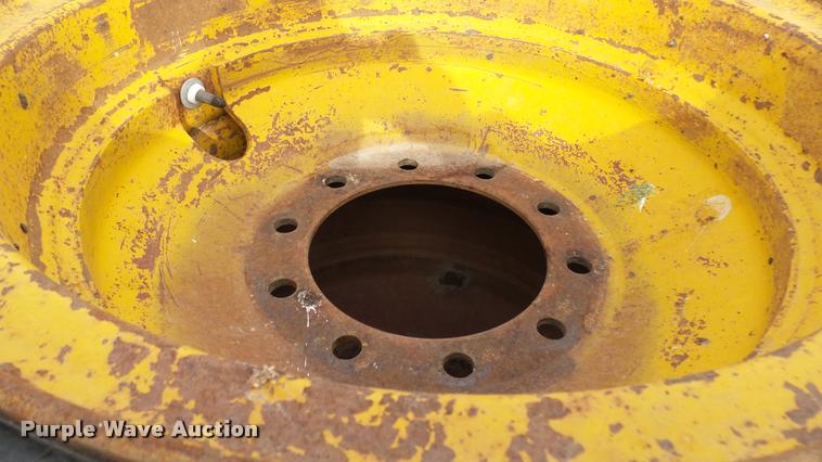 image for item AX9377 (8) 13.00-24TG smooth grader tires and wheels