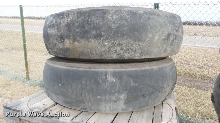 image for item AX9377 (8) 13.00-24TG smooth grader tires and wheels