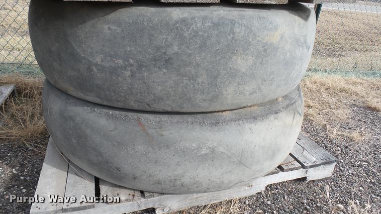 image for item AX9377 (8) 13.00-24TG smooth grader tires and wheels