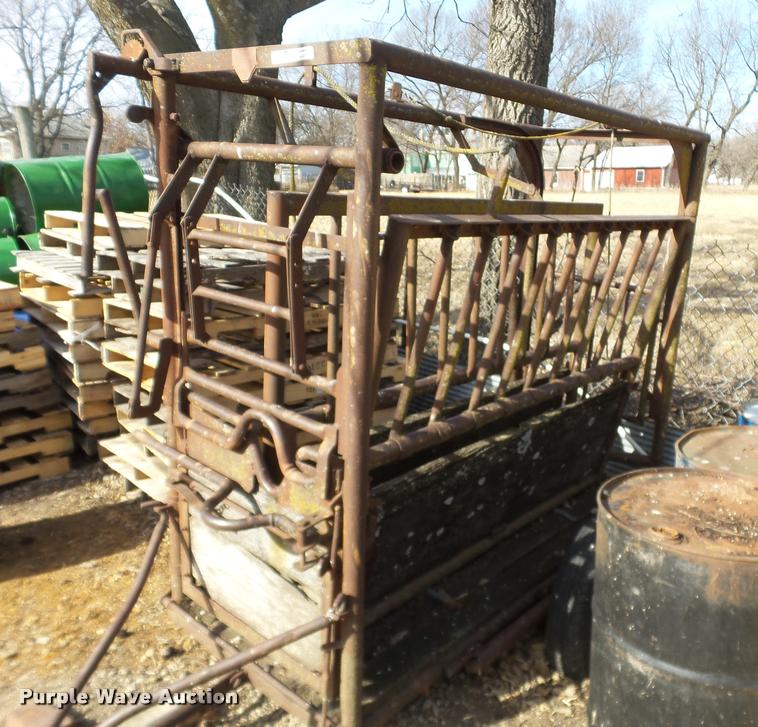 image for item BT9047 WW cattle chute