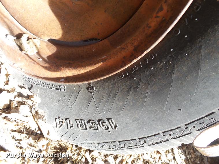 image for item BT9047 WW cattle chute