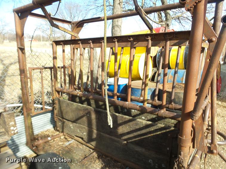 image for item BT9047 WW cattle chute