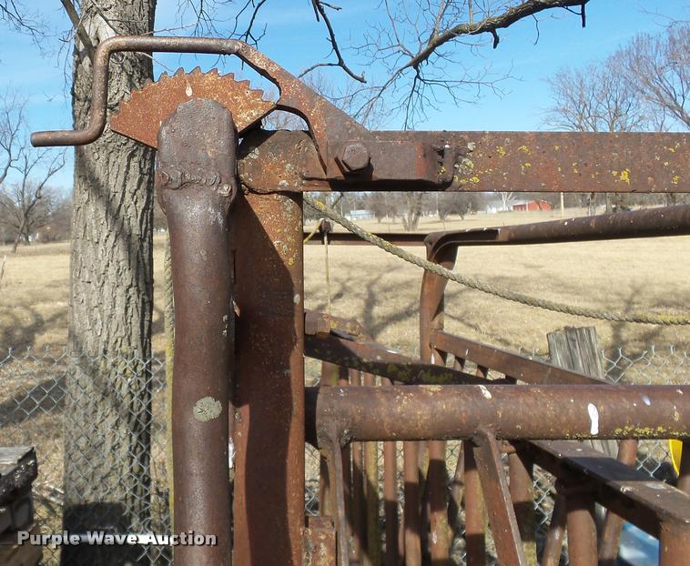 image for item BT9047 WW cattle chute