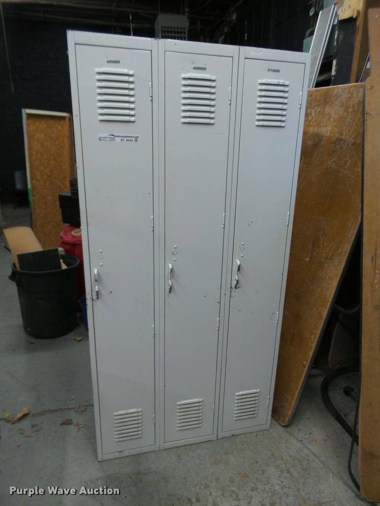 image for item BT9048 Metal wall locker