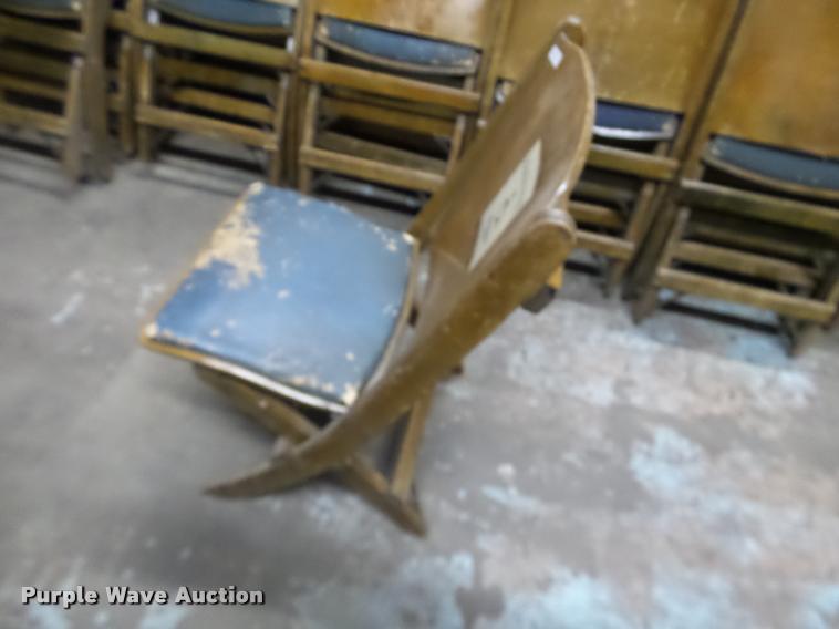 image for item BT9063 Approximately 100 wood folding chairs