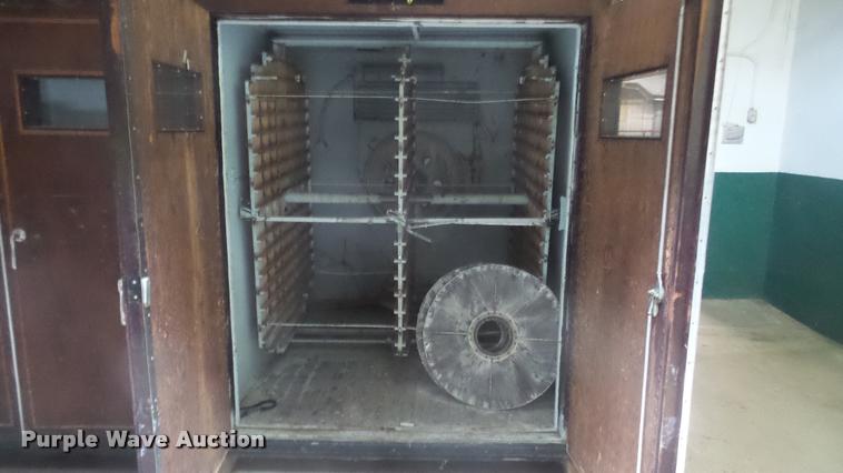 image for item BU9283 Robbins hatchery incubator