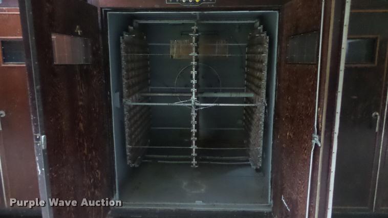 image for item BU9284 Robbins hatchery incubator