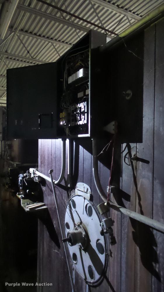 image for item BU9284 Robbins hatchery incubator