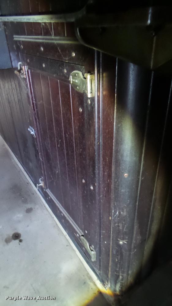 image for item BU9284 Robbins hatchery incubator