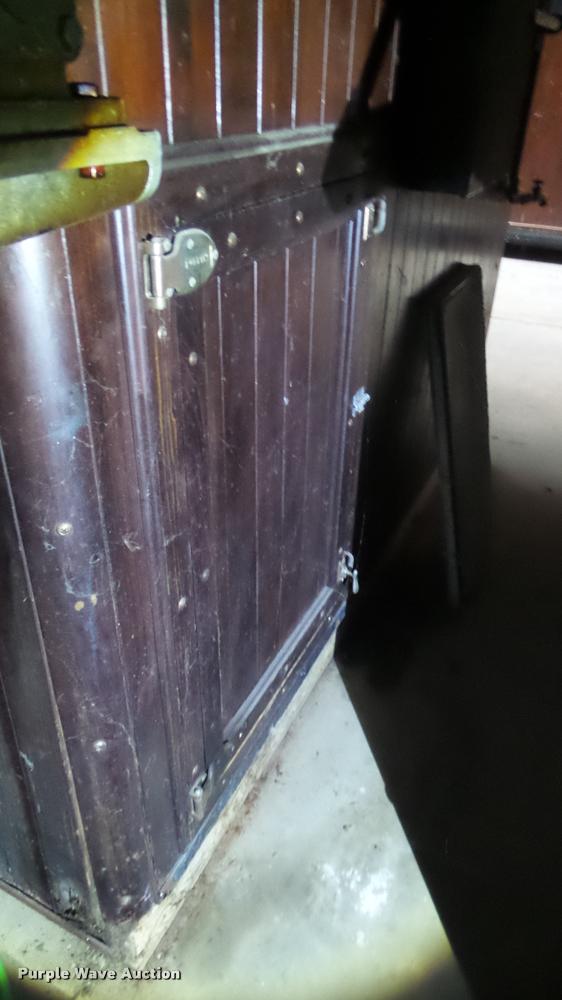 image for item BU9285 Robbins hatchery incubator