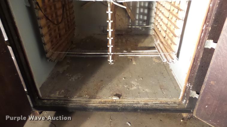 image for item BU9287 Robbins hatchery incubator