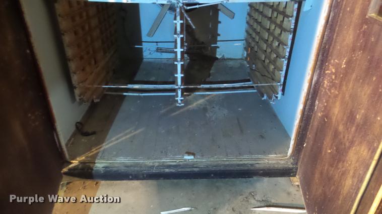 image for item BU9287 Robbins hatchery incubator