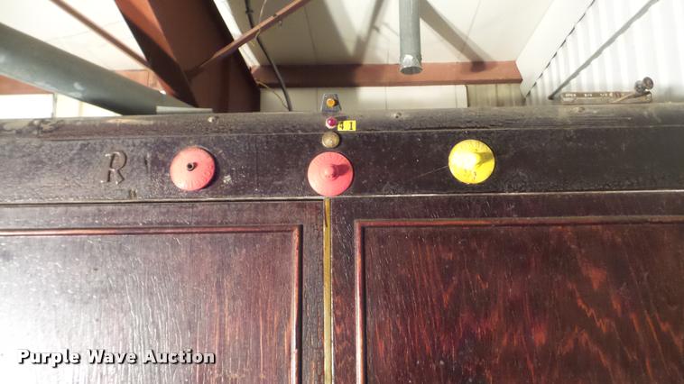 image for item BU9287 Robbins hatchery incubator