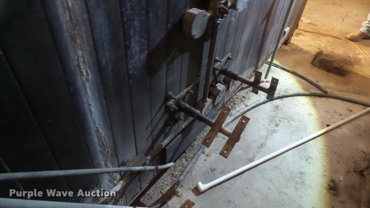 image for item BU9287 Robbins hatchery incubator