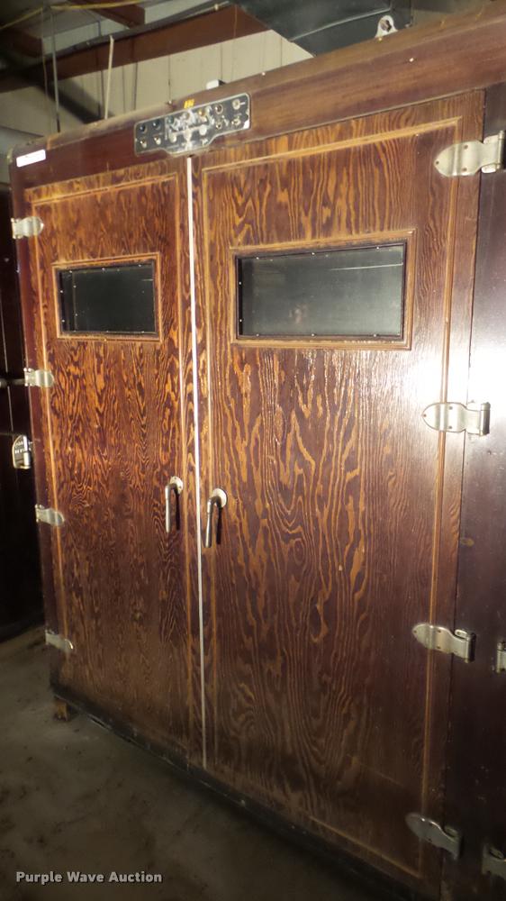 image for item BU9288 Robbins hatchery incubator