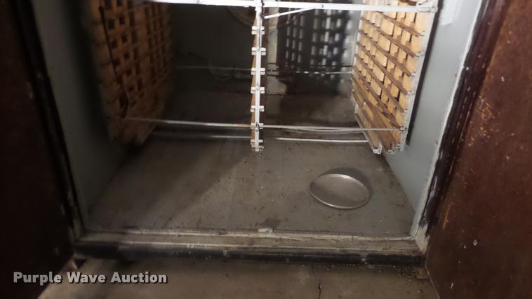 image for item BU9288 Robbins hatchery incubator