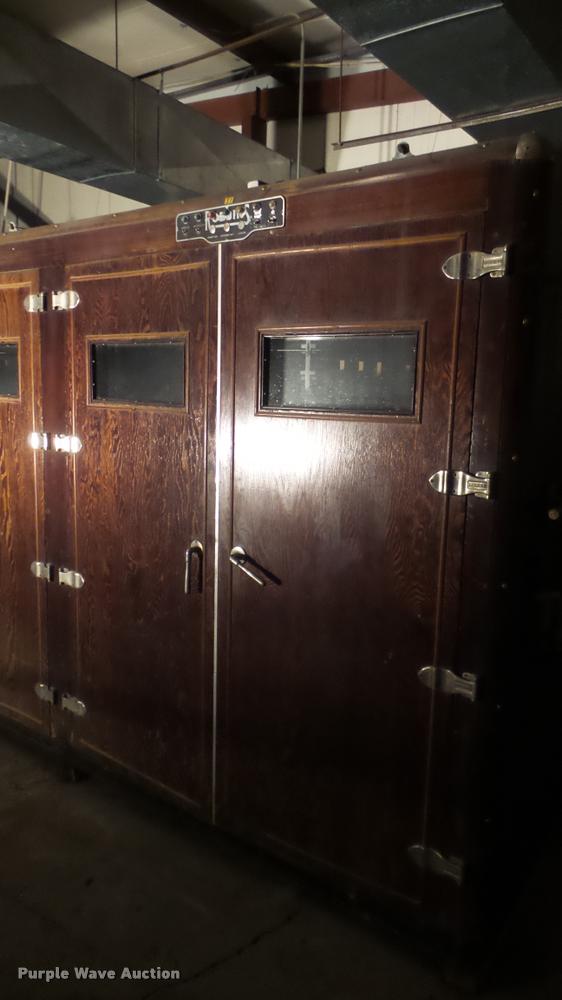 image for item BU9288 Robbins hatchery incubator