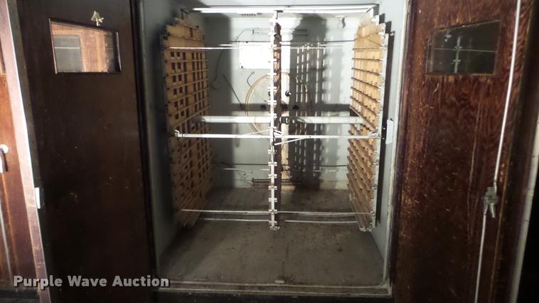 image for item BU9289 Robbins hatchery incubator