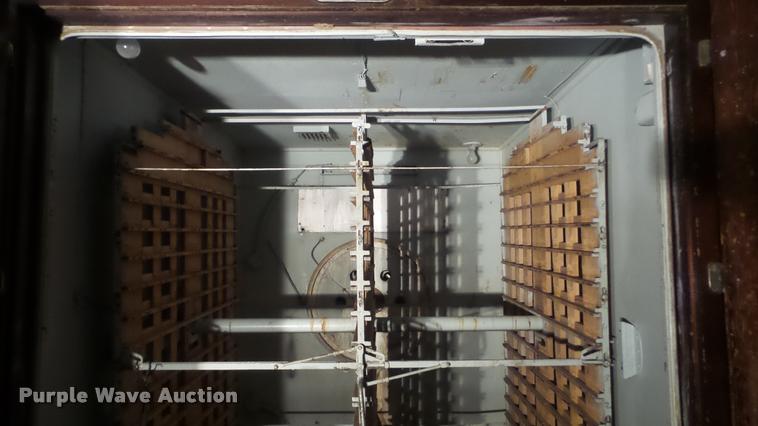 image for item BU9289 Robbins hatchery incubator