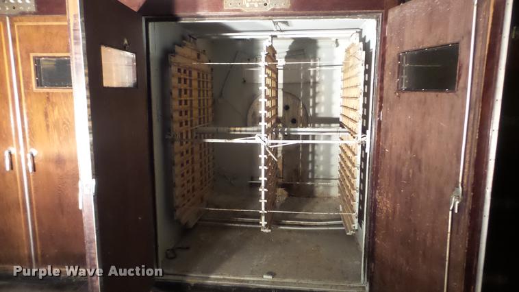 image for item BU9290 Robbins hatchery incubator