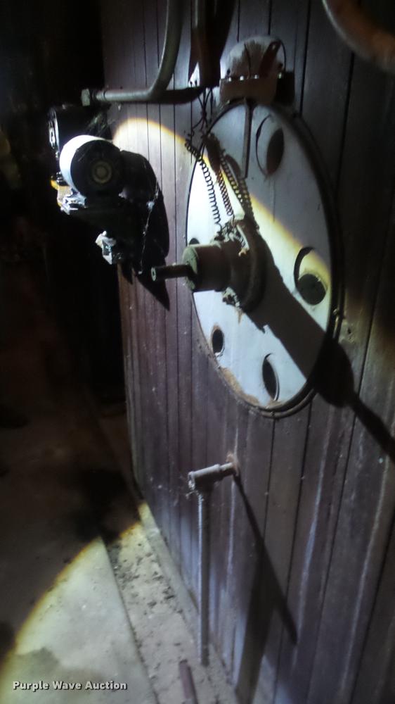 image for item BU9290 Robbins hatchery incubator