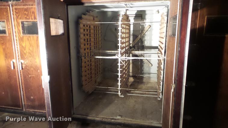 image for item BU9291 Robbins hatchery incubator
