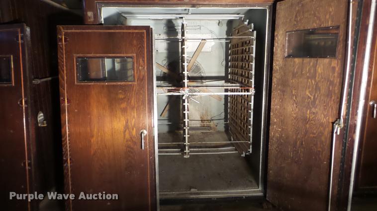 image for item BU9291 Robbins hatchery incubator