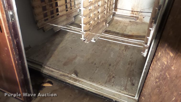 image for item BU9291 Robbins hatchery incubator