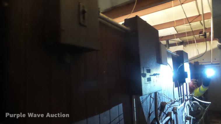 image for item BU9291 Robbins hatchery incubator