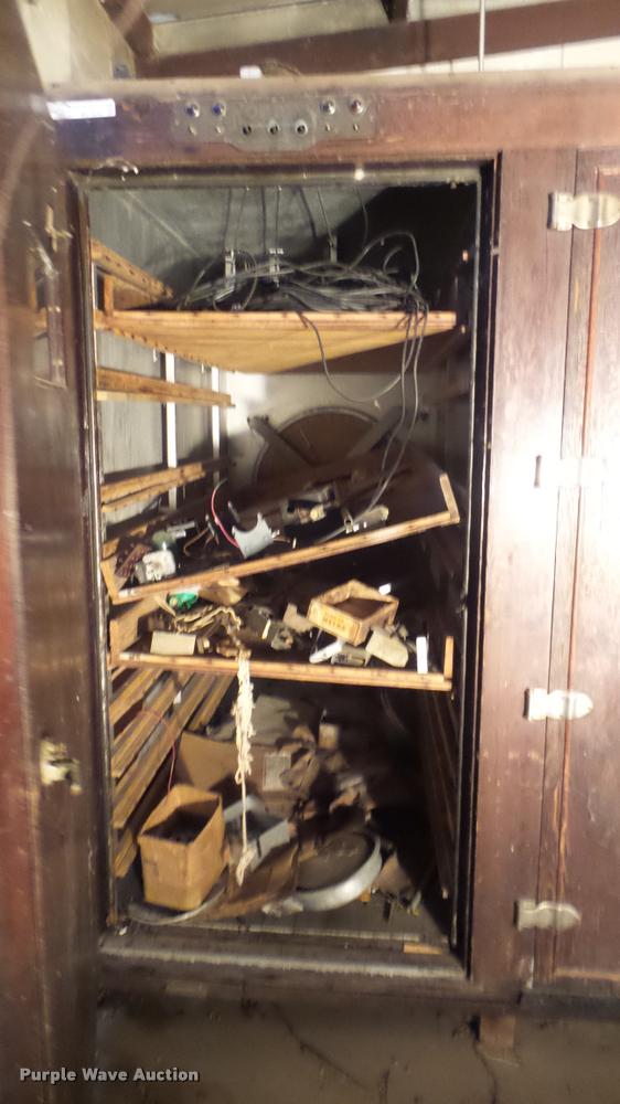 image for item BU9292 Robbins hatchery incubator