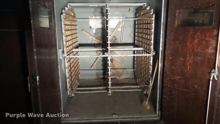 image for item BU9292 Robbins hatchery incubator
