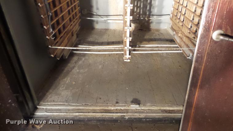 image for item BU9292 Robbins hatchery incubator