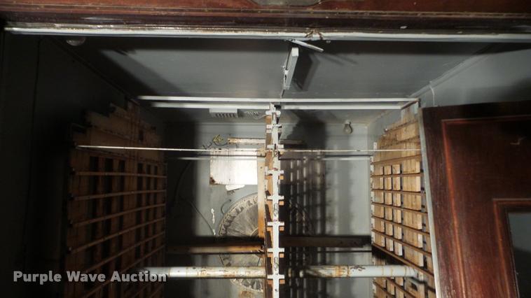 image for item BU9292 Robbins hatchery incubator