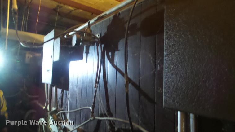 image for item BU9292 Robbins hatchery incubator