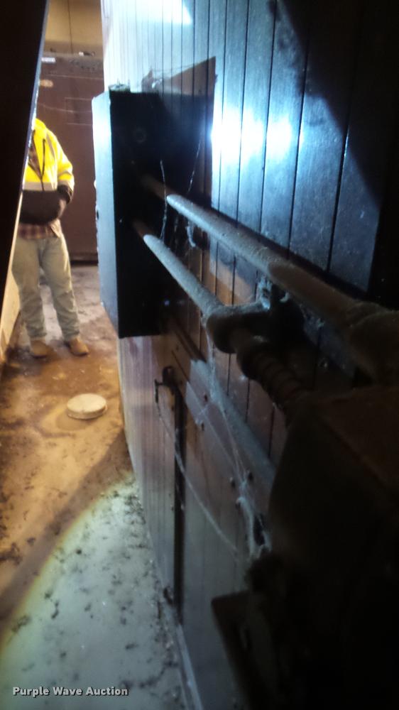 image for item BU9293 Robbins hatchery incubator